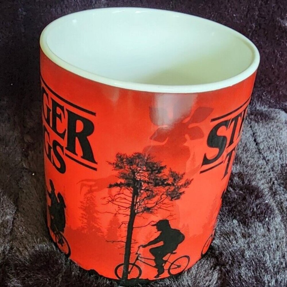 Stranger things large mug Netflix - Picture 4 of 9